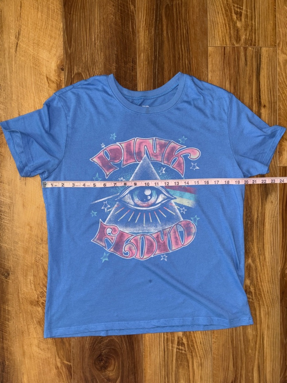 Bundle of Women’s Graphic Tees sizes M and L - Picture 8 of 16